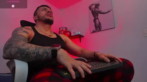 Snapshot of liamreigns_ chatting on November 2025 11:27:01 AM liam online show from November 2025 11:27:01 AM
