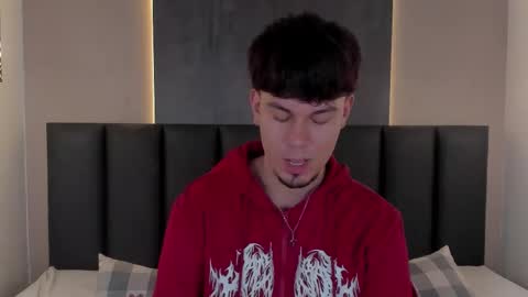 Liam Thunder online show from November 2025 03:01:02 AM