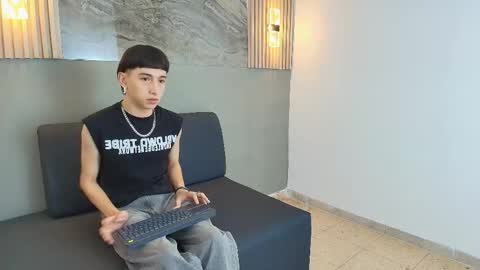 lian_cameron online show from December 2025 05:26:02 AM