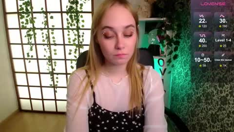 Snapshot of liana_bright chatting on December 2024 02:52:01 AM Liana online show from December 2024 02:52:01 AM