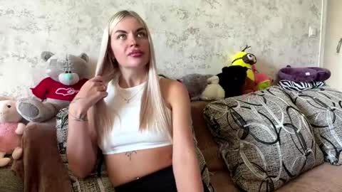 Snapshot of liannetwyman chatting on May 2026 07:48:01 AM Lina online show from May 2026 07:48:01 AM