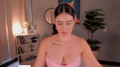 Snapshot of liapearce chatting on November 2025 12:16:02 PM Lia online show from November 2025 12:16:02 PM