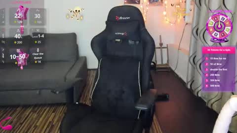 LiaQuinn online show from November 2025 02:50:02 PM