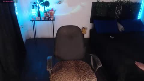 LiaScarlett online show from November 2025 04:15:02 AM