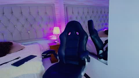 Lia  online show from April 2026 07:58:01 PM