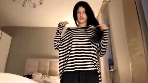 Keily online show from December 2025 01:20:01 PM