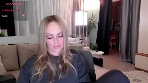 Snapshot of libby_nora chatting on December 2024 04:42:01 PM Libby online show from December 2024 04:42:01 PM