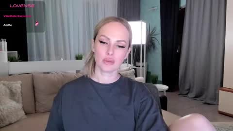 Snapshot of libby_nora chatting on December 2024 02:35:02 PM Libby online show from December 2024 02:35:02 PM