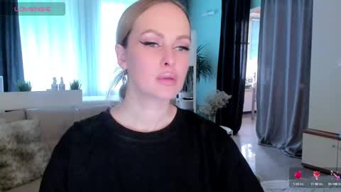 Snapshot of libby_nora chatting on February 2025 06:18:02 AM Libby online show from February 2025 06:18:02 AM