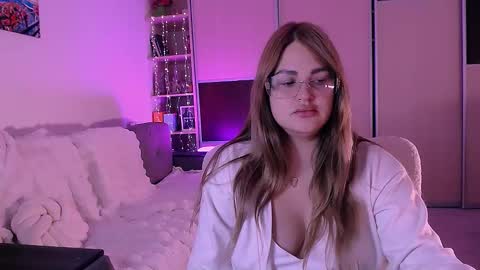 libra_mia online show from September 2025 04:15:01 AM