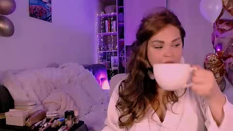 libra_mia online show from October 2025 04:46:01 AM