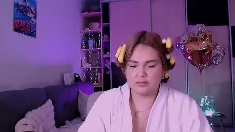 libra_mia online show from November 2025 03:01:02 PM