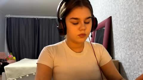 Anna online show from December 2025 04:38:01 PM