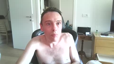 Snapshot of lieven7887 chatting on July 2026 04:24:01 PM lieven online show from July 2026 04:24:01 PM