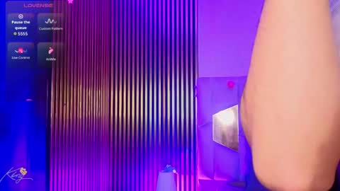 LIHIAN online show from April 2026 12:19:02 PM