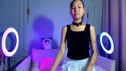 Lihn Pham online show from December 2025 03:45:02 AM