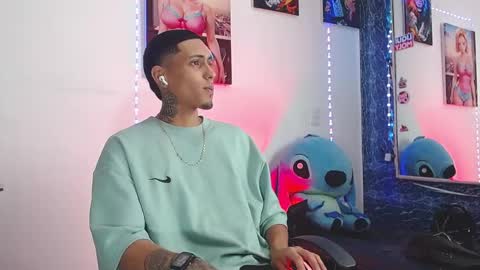 Snapshot of liiaam_lee_ chatting on October 2025 02:42:02 PM Daniel online show from October 2025 02:42:02 PM