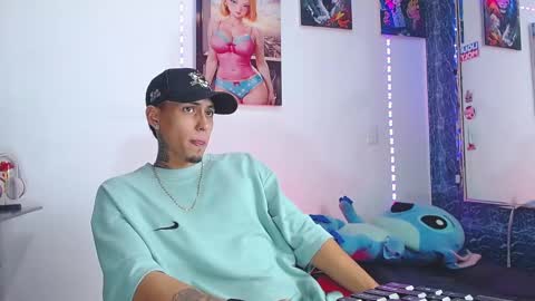 Snapshot of liiaam_lee_ chatting on November 2025 10:43:02 PM Daniel online show from November 2025 10:43:02 PM