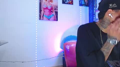 Snapshot of liiaam_lee_ chatting on November 2025 11:48:01 PM Daniel online show from November 2025 11:48:01 PM