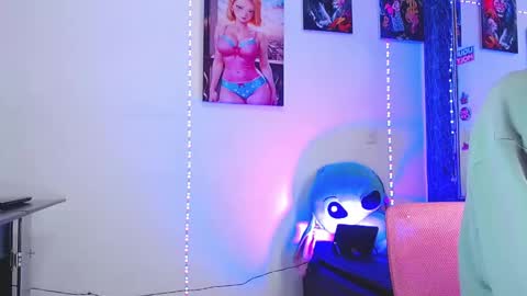 Snapshot of liiaam_lee_ chatting on November 2025 05:35:01 PM Daniel online show from November 2025 05:35:01 PM