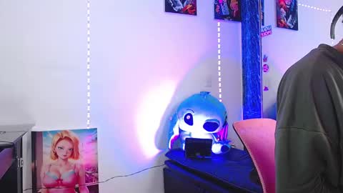 Snapshot of liiaam_lee_ chatting on November 2025 02:49:02 PM Daniel online show from November 2025 02:49:02 PM