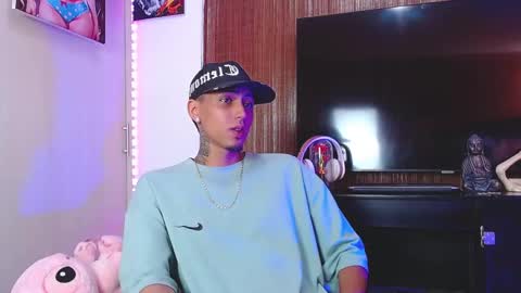 Snapshot of liiaam_lee_ chatting on November 2025 03:01:02 PM Daniel online show from November 2025 03:01:02 PM