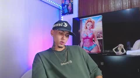 Snapshot of liiaam_lee_ chatting on November 2025 07:40:03 PM Daniel online show from November 2025 07:40:03 PM