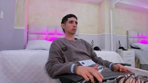 L I I A M online show from March 2025 05:32:01 AM