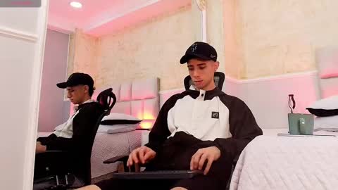 L I I A M online show from March 2025 05:07:01 AM