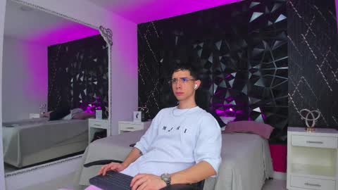 L I I A M online show from September 2025 05:12:02 PM