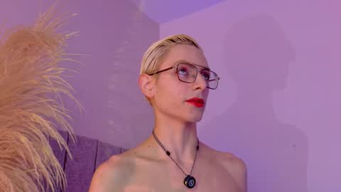 Snapshot of liiamluna chatting on February 2026 09:39:01 AM Liiam Luna online show from February 2026 09:39:01 AM