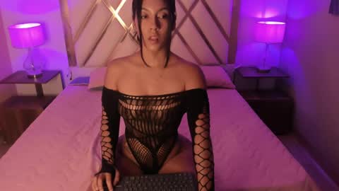 Snapshot of liizjones chatting on May 2026 09:32:02 PM LiizJones online show from May 2026 09:32:02 PM