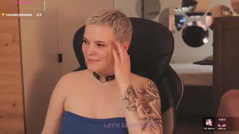 likaaberry online show from November 2025 01:47:02 PM