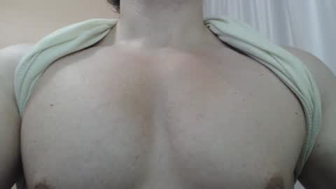 Snapshot of likwidator84 chatting on November 2025 01:15:01 AM Maximus online show from November 2025 01:15:01 AM