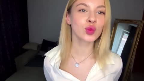 Snapshot of lil_elisa chatting on September 2025 10:59:02 AM Elisa  online show from September 2025 10:59:02 AM