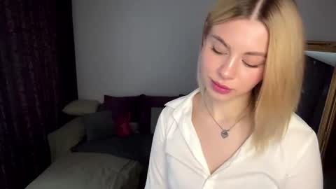 Snapshot of lil_elisa chatting on September 2025 10:48:01 AM Elisa  online show from September 2025 10:48:01 AM