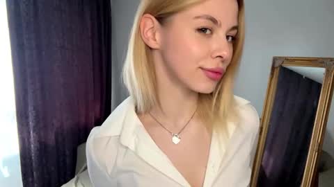 Snapshot of lil_elisa chatting on September 2025 11:21:01 AM Elisa  online show from September 2025 11:21:01 AM