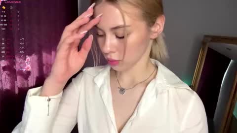 Snapshot of lil_elisa chatting on September 2025 11:02:01 AM Elisa  online show from September 2025 11:02:01 AM