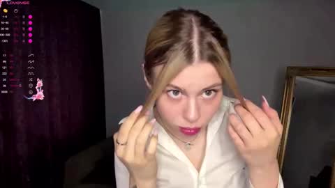 Snapshot of lil_elisa chatting on September 2025 10:41:01 AM Elisa  online show from September 2025 10:41:01 AM