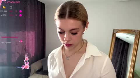 Snapshot of lil_elisa chatting on October 2025 10:14:01 AM Elisa  online show from October 2025 10:14:01 AM