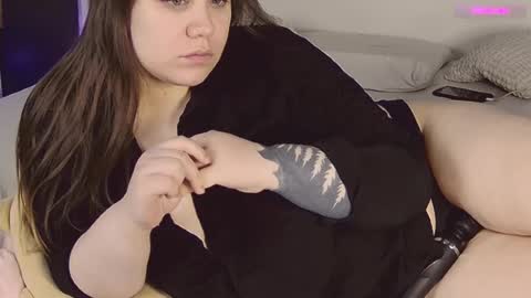 Snapshot of lil_nessa chatting on February 2025 08:38:01 AM Nessa Greyrat   if u like me tip 25 tk and put  online show from February 2025 08:38:01 AM