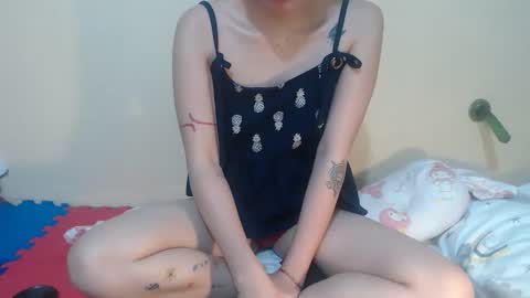 Snapshot of lil_sweetgirl4u chatting on October 2025 10:10:02 PM lil_sweetgirl4u online show from October 2025 10:10:02 PM