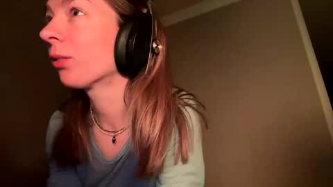 Snapshot of lil_uff chatting on December 2025 09:32:02 PM aka princessmaya online show from December 2025 09:32:02 PM