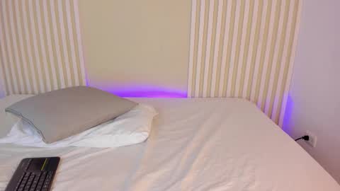 L I L A   online show from November 2025 03:39:01 AM