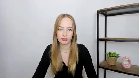 Snapshot of liladesire chatting on December 2024 04:06:01 PM LiliaDesire online show from December 2024 04:06:01 PM