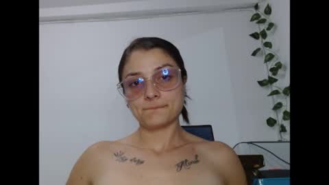 Snapshot of lilcoralinne_0 chatting on May 2026 01:36:02 AM Valeri Villalobos IG villa lobosvaleri online show from May 2026 01:36:02 AM