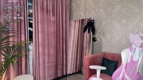 Lili online show from March 2026 09:35:01 AM