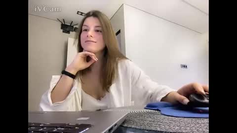 lili_2905 online show from November 2025 01:25:02 PM