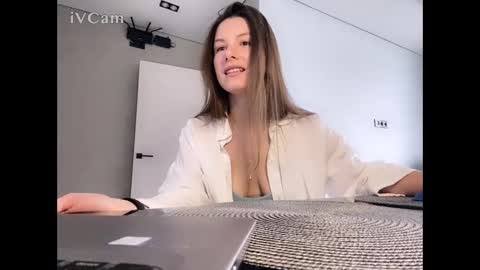 lili_2905 online show from December 2025 10:41:02 AM