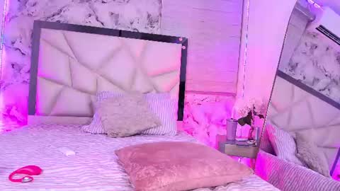 Snapshot of lili_jhonson chatting on July 2026 12:00:02 PM Lily online show from July 2026 12:00:02 PM